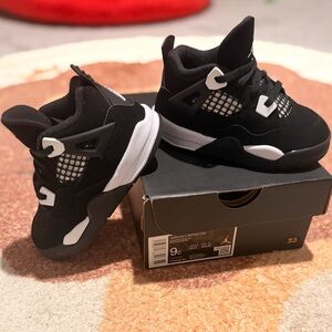 Jordan 4 “white thunder”